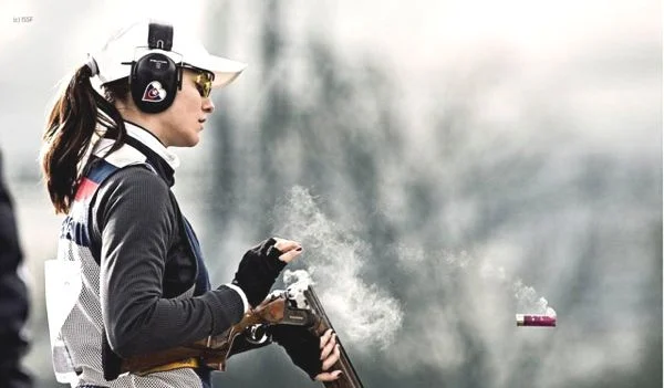 What weapon requirements should hunters check?